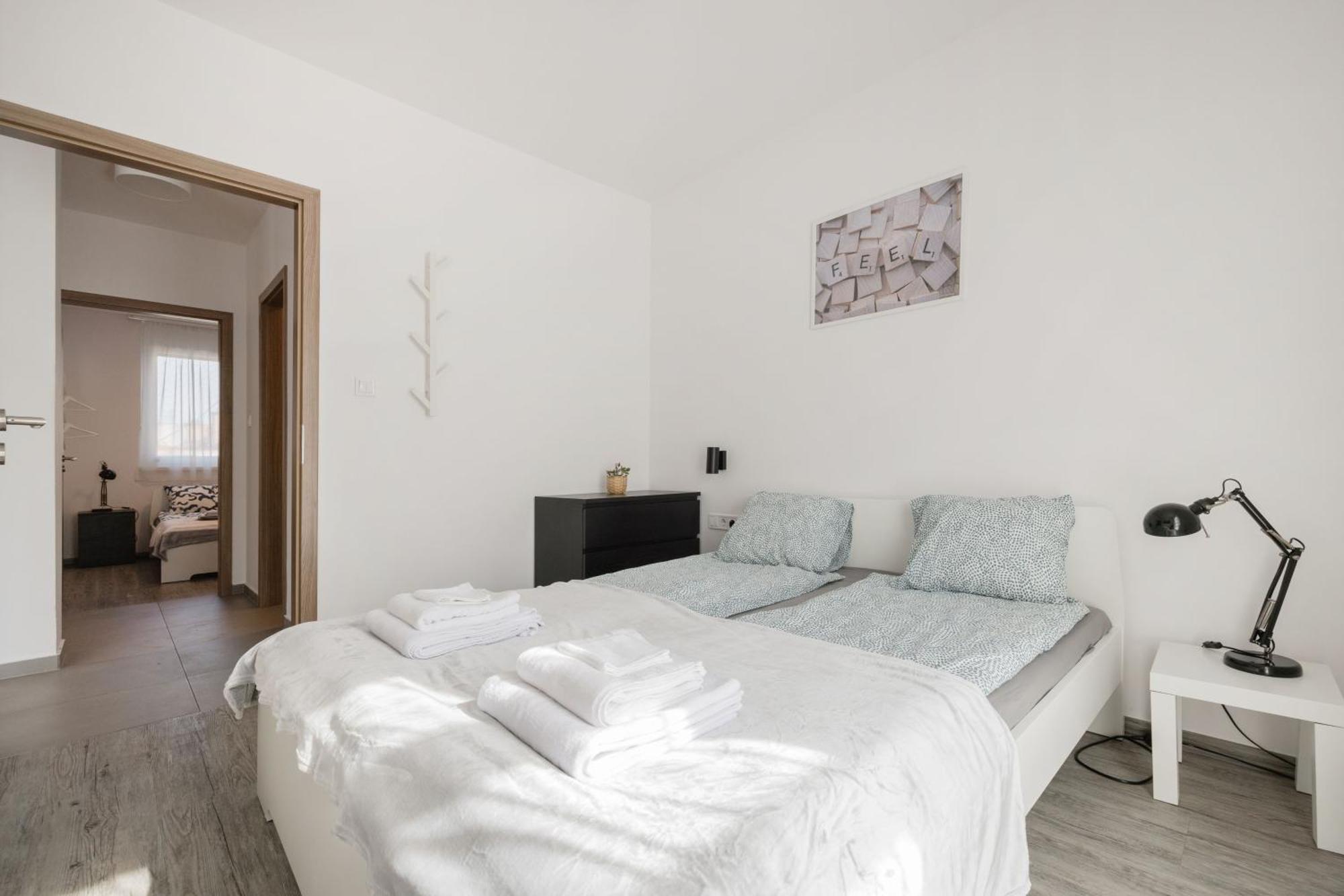 Bright Floor With Parking Appartamento Budapest
