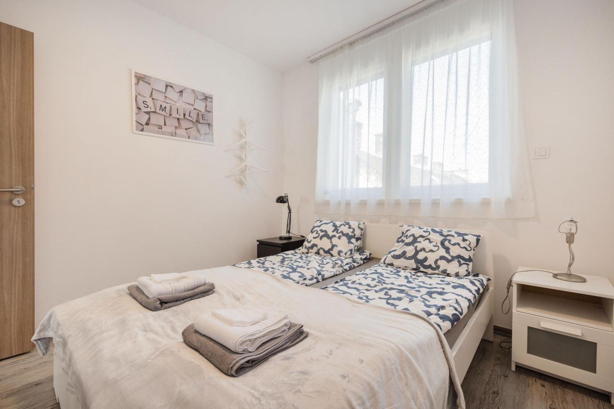 Bright Floor With Parking Apartment *