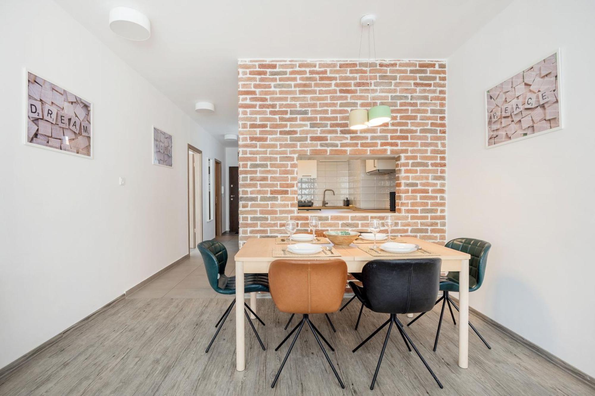 Bright Floor With Parking Appartamento